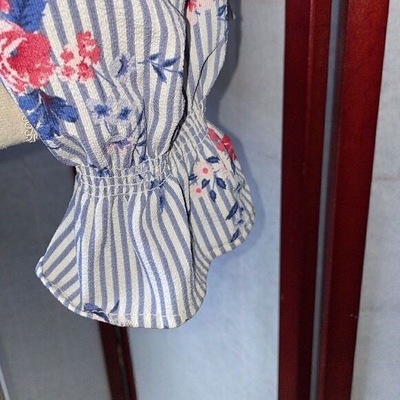 Xhilaration Blue & White Striped Cold Shoulder Floral RuffleTop (Size: M) - Picture 7 of 12
